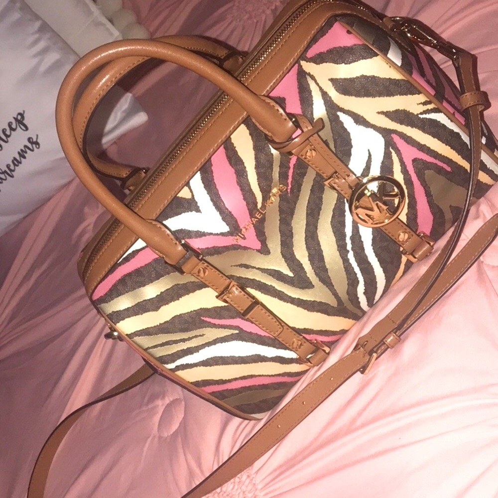 πGorgeous MK Bagβ super rare unique beautiful satchel bag π NWTO!!! - Picture 4 of 15